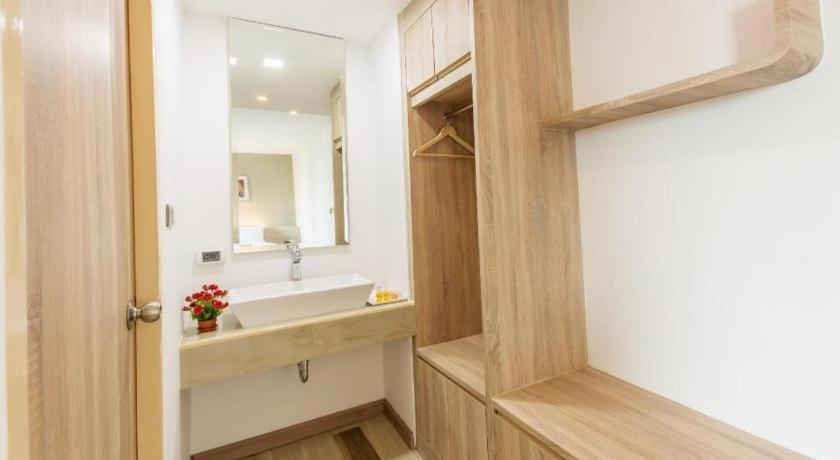 B2 Ubon Premier Hotel Убонратчатхані Екстер'єр фото
