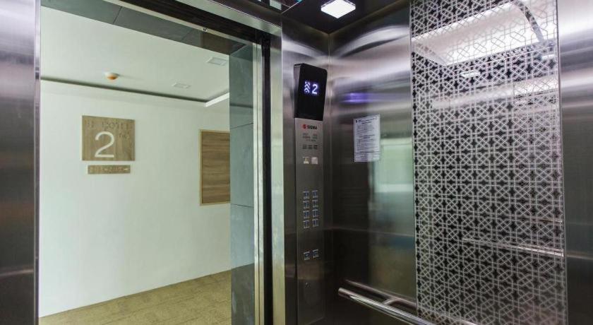 B2 Ubon Premier Hotel Убонратчатхані Екстер'єр фото